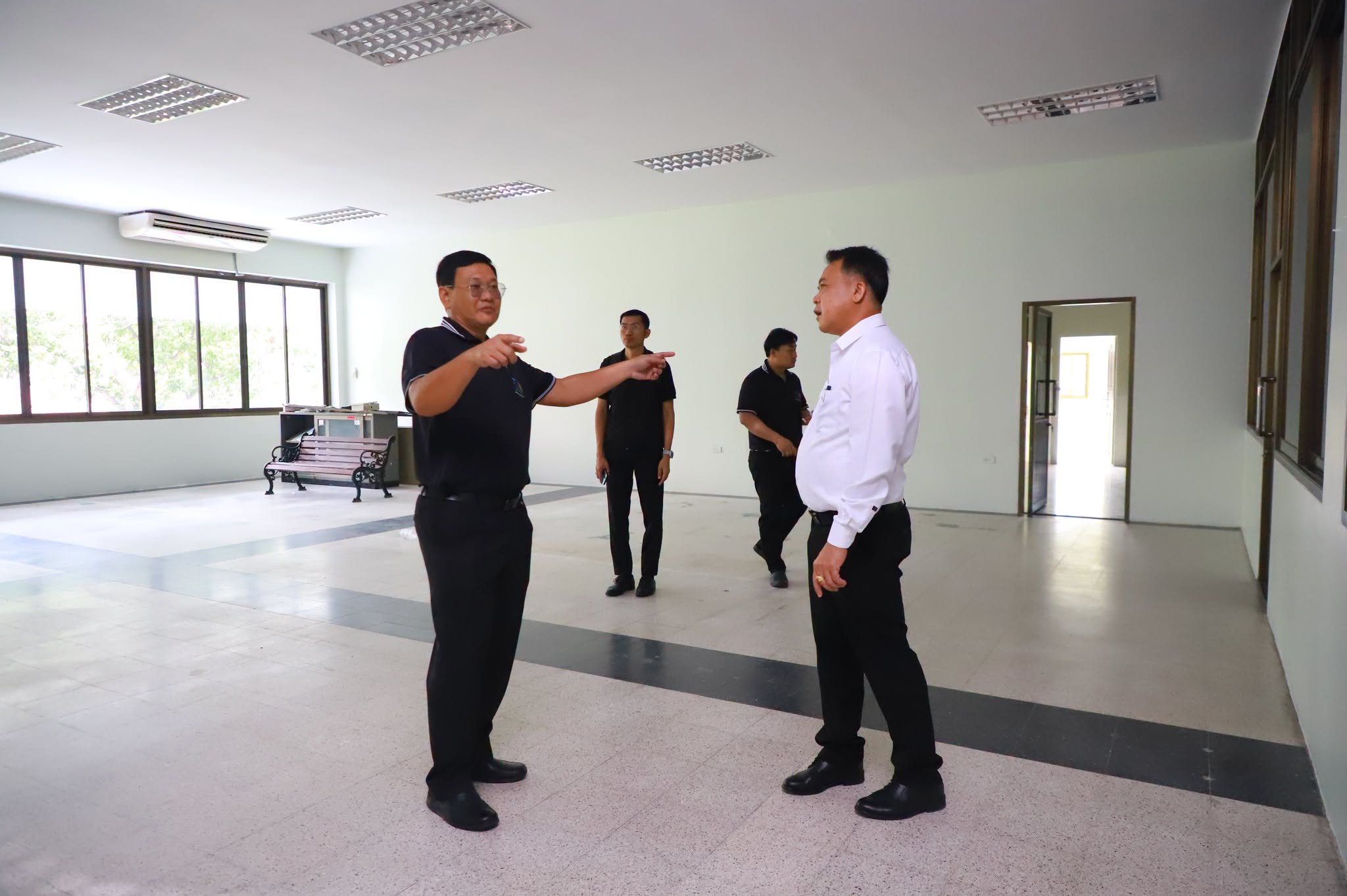 title - รองเลขาธิการ ส.ป.ก. พร้อมคณะลงพื้นที่ตรวจเยี่ยม และตรวจความพร้อมกรณีย้ายสถานที่ทำงาน เนื่องจากปรับปรุงอาคารสถานที่ (ชั่วคราว)